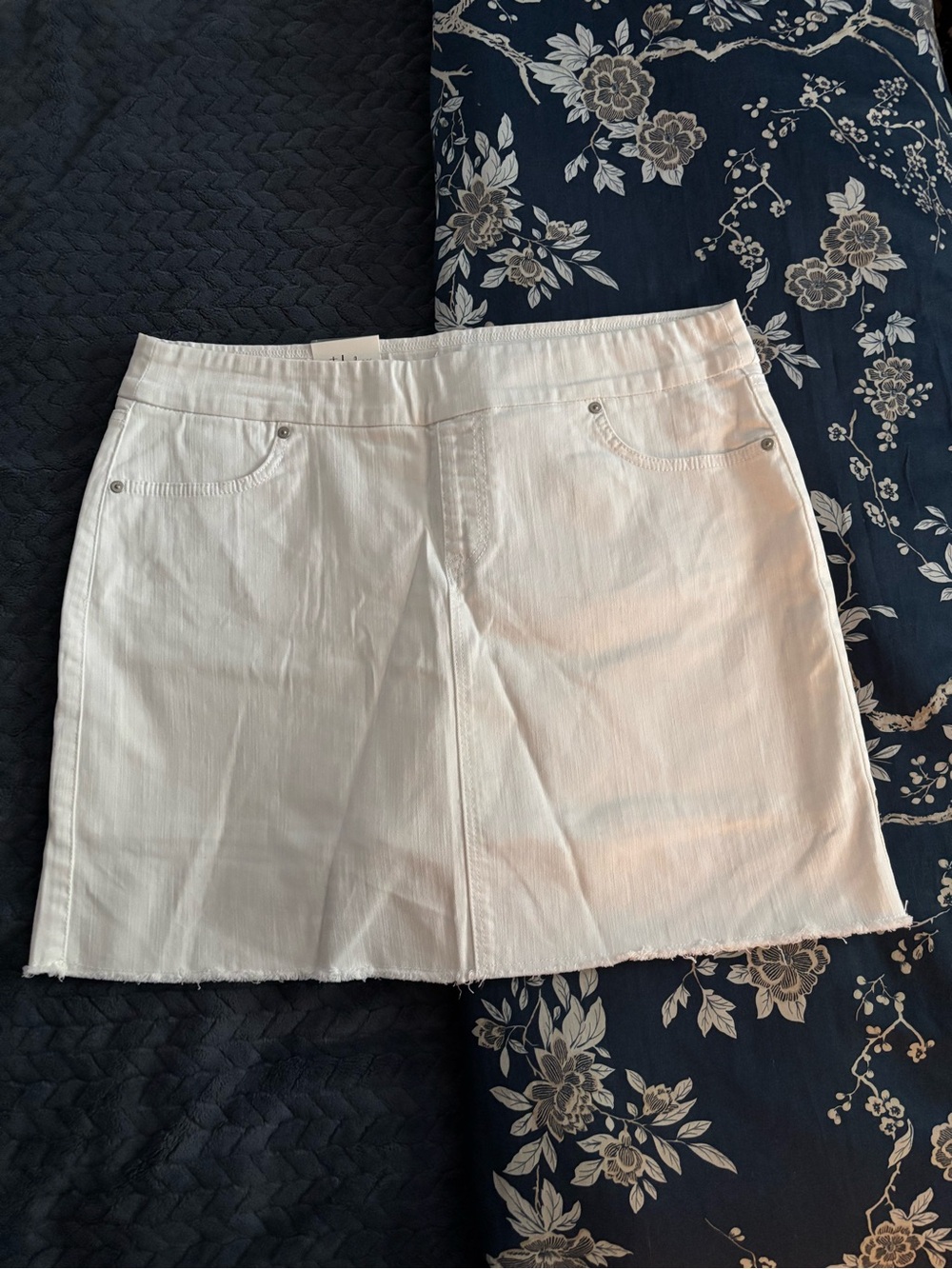 NWT New Style & Co. White Skort Denim Raw Hem Size L Pull-On Large